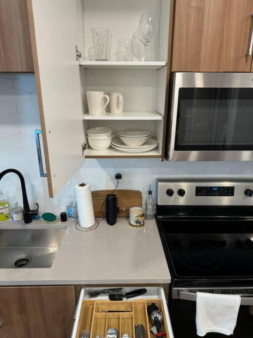 Apartamento Spacious, Modern 1bd Hollywood Free Parking, Pool, Wifi, Private Balcony