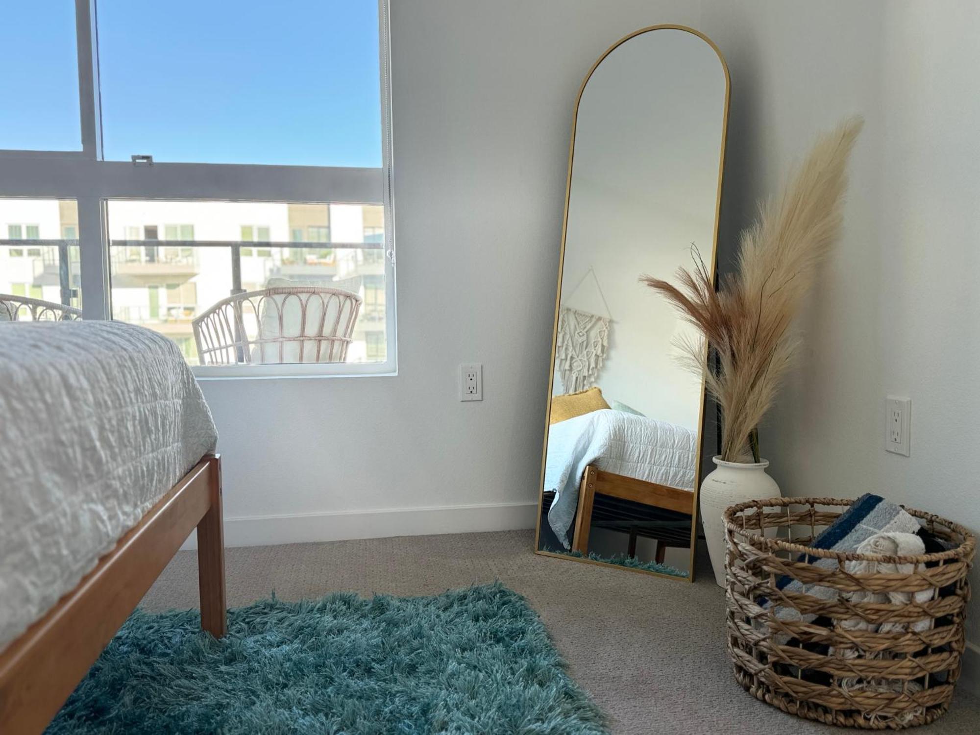 Apartamento Spacious, Modern 1bd Hollywood Free Parking, Pool, Wifi, Private Balcony *