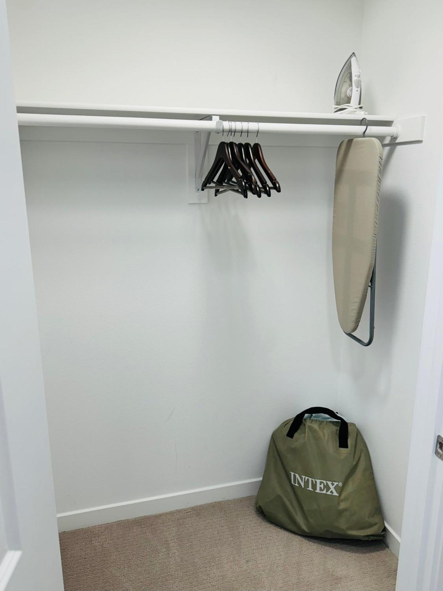 Spacious, Modern 1bd Hollywood Free Parking, Pool, Wifi, Private Balcony Los Ángeles