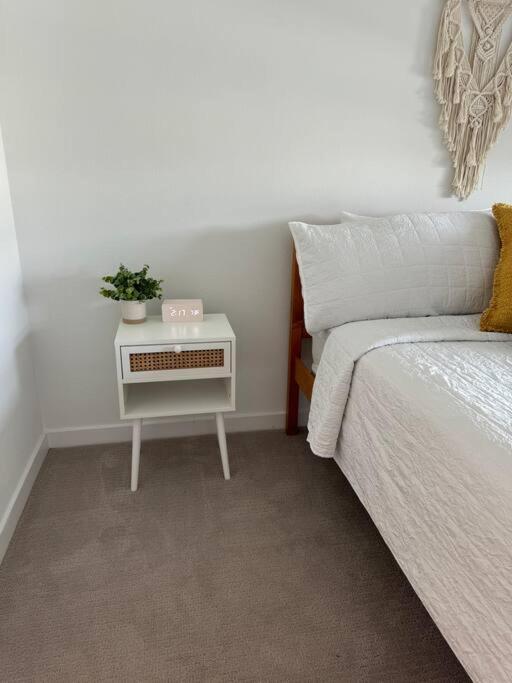 Apartment Spacious, Modern 1bd Hollywood Free Parking, Pool, Wifi, Private Balcony *